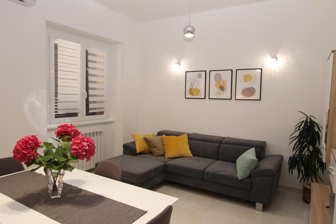 L Apartment Raša Exterior foto